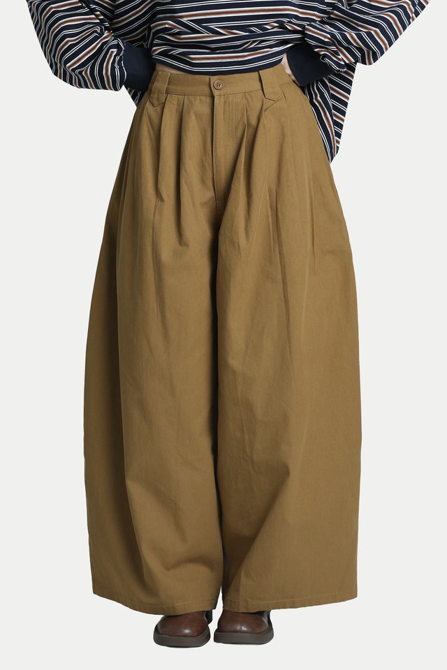 MITSUKO TAILORED BARREL LEG PANTS IN SADDLE