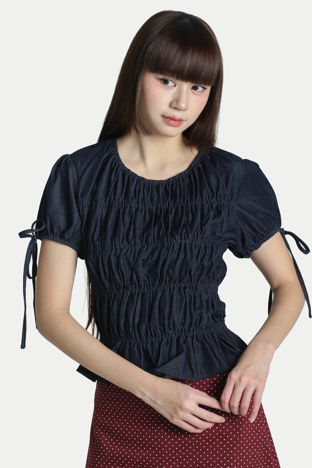 EMMY RUCHED PUFF SLEEVE CHAMBRAY TOP IN DARK