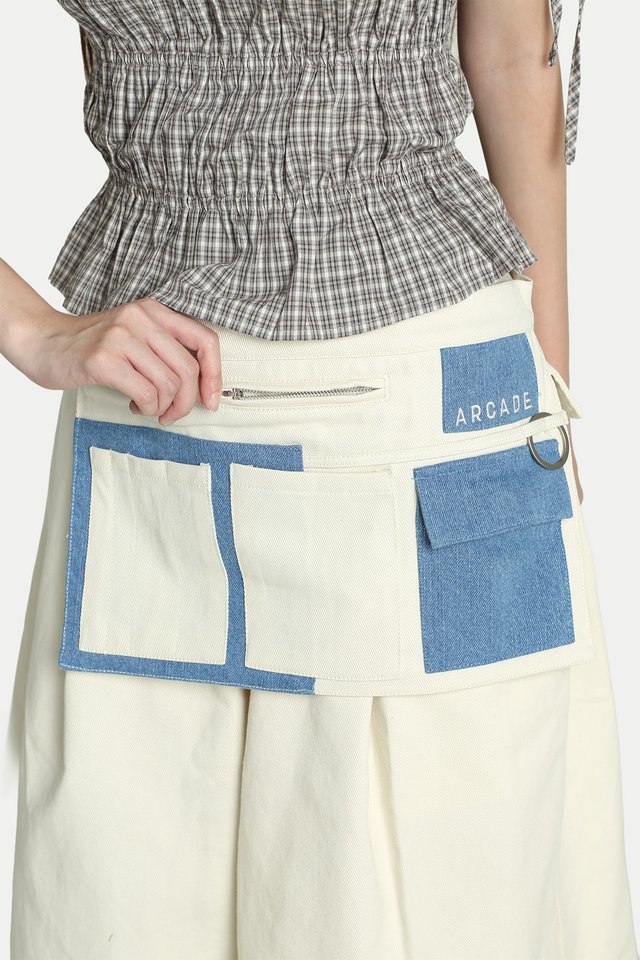 GORO DENIM APRON BELT BAG IN ECRU/MID
