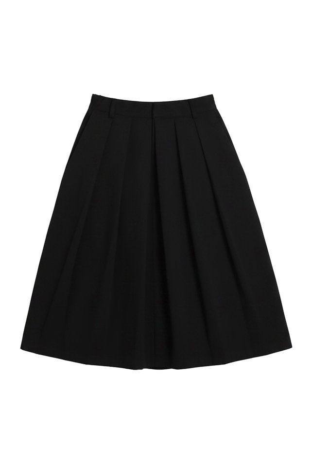DAI HAKAMA SHORTS IN BLACK
