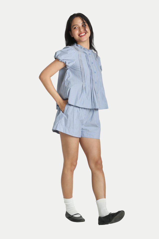 HENA RELAXED SHORTS IN CLOUDY SKY STRIPES