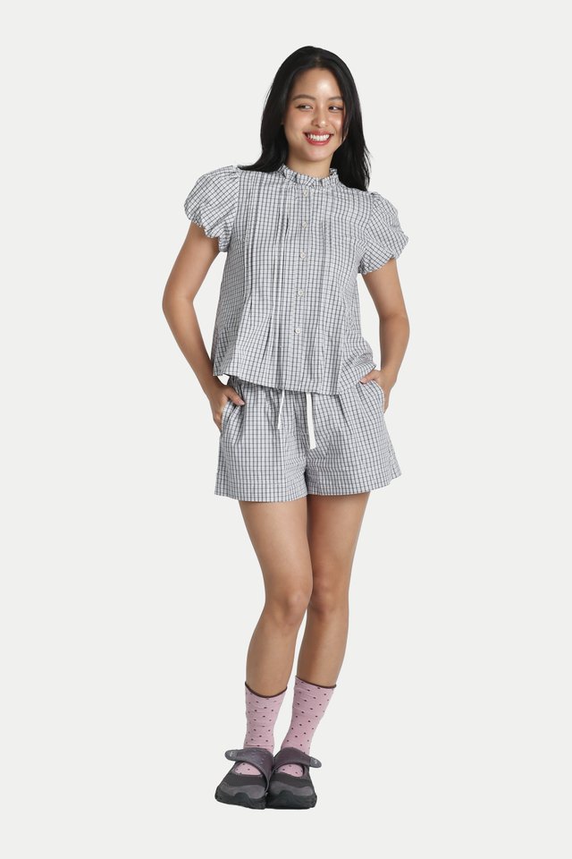 HENA RELAXED SHORTS IN PORCELAIN CHECKS