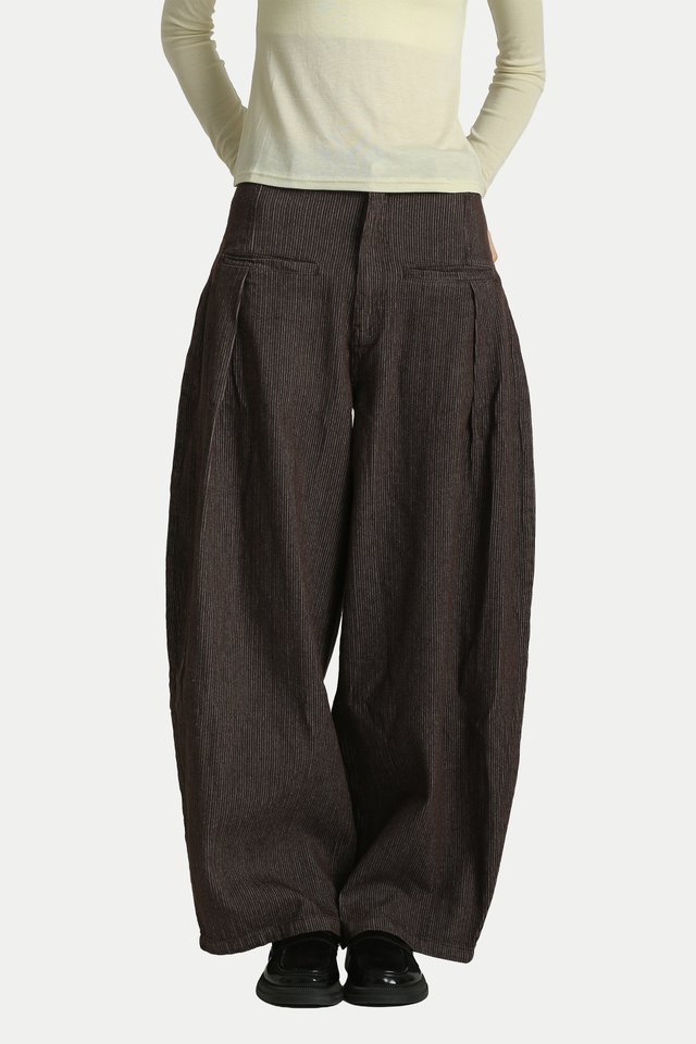 KAYLEE CURVED JEANS IN ESPRESSO STRIPES