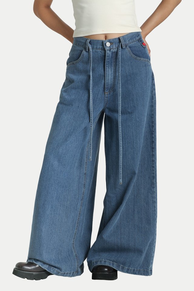 ARCADE X ALIGN KALENA DENIM FLARE JEANS IN MID WASH