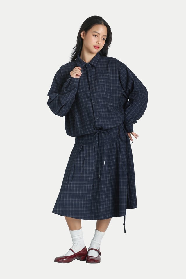 RUKA DRAWSTRING HEM RELAXED SHIRT IN NAVY CHECKS
