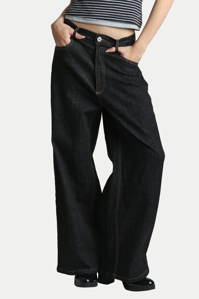 NEVAEH STRAIGHT LEG DENIM JEANS IN BLACK WASH