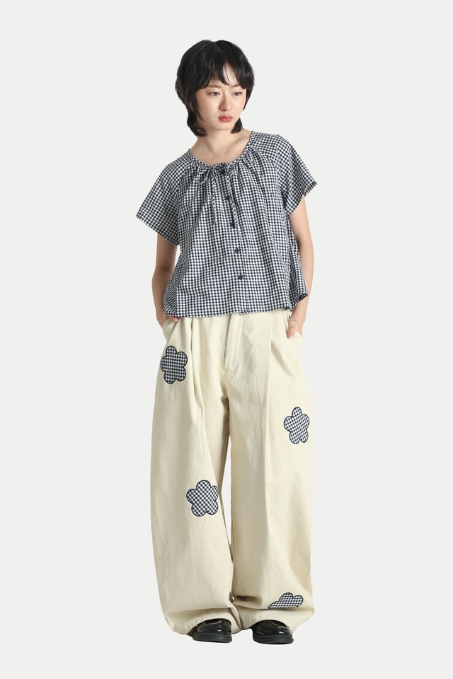 NYSSA FLOWER CURVED LEG PANTS IN CREAM