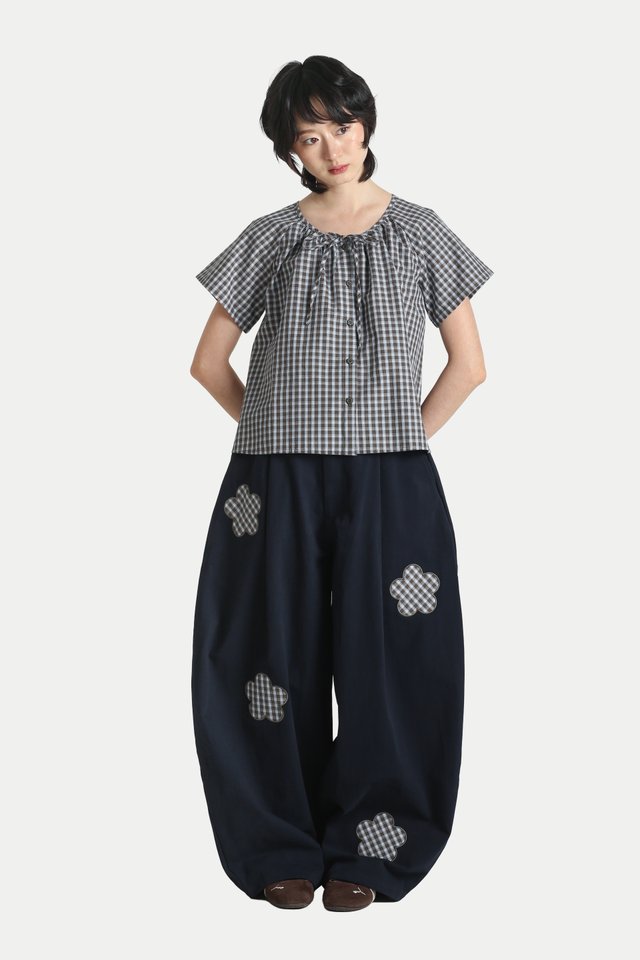 NYSSA FLOWER CURVED LEG PANTS IN NAVY