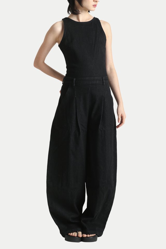 OAKLYN SLEEVELESS DENIM JUMPSUIT IN BLACK WASH