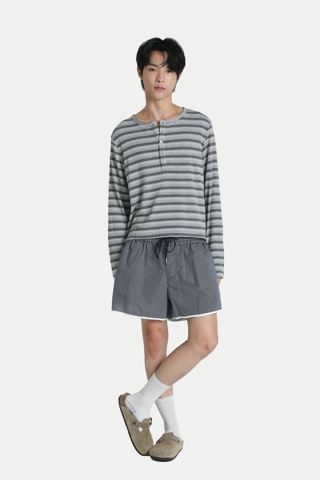 ROONEY CONTRAST CURVED HEM SHORTS IN NAVY