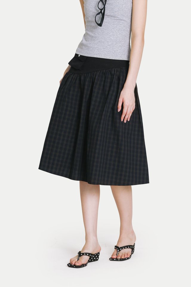 GARDENIA POUCH MIDI SKIRT IN NAVY CHECKS