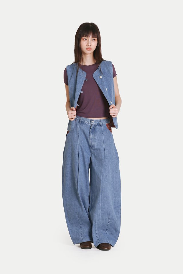 KENTA CONTRAST DENIM BARREL LEG JEANS IN MID WASH/RED CHECKS