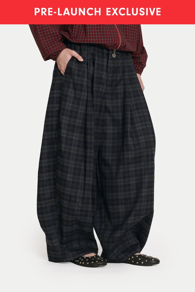 KOUTA PARACHUTE PANTS IN INK CHECKS