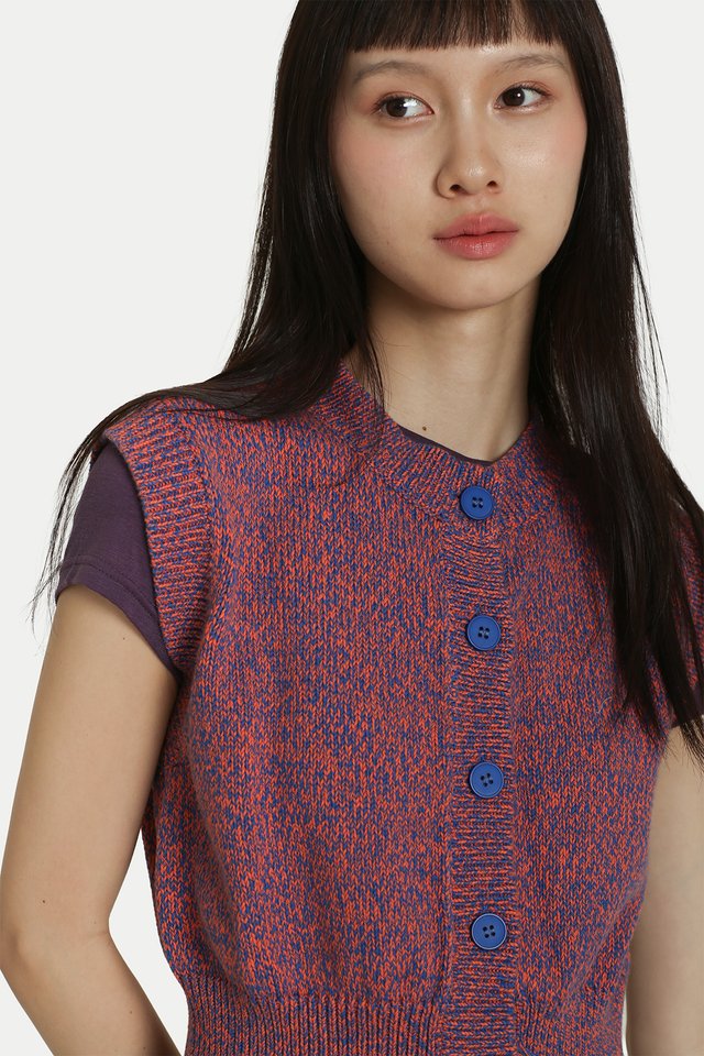 ITO KNITTED CROP VEST IN SEA CORAL