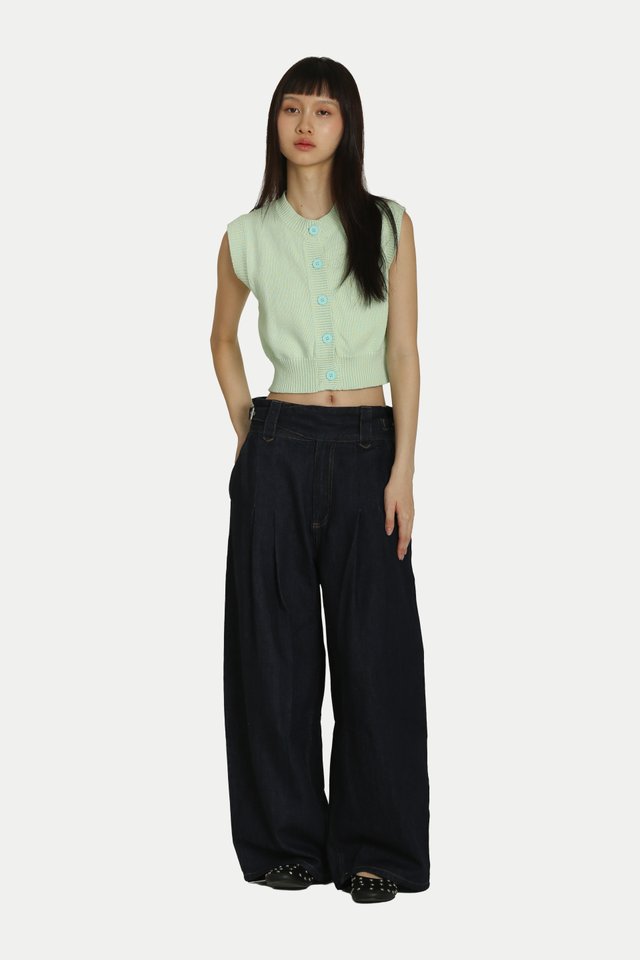 ITO KNITTED CROP VEST IN APPLE