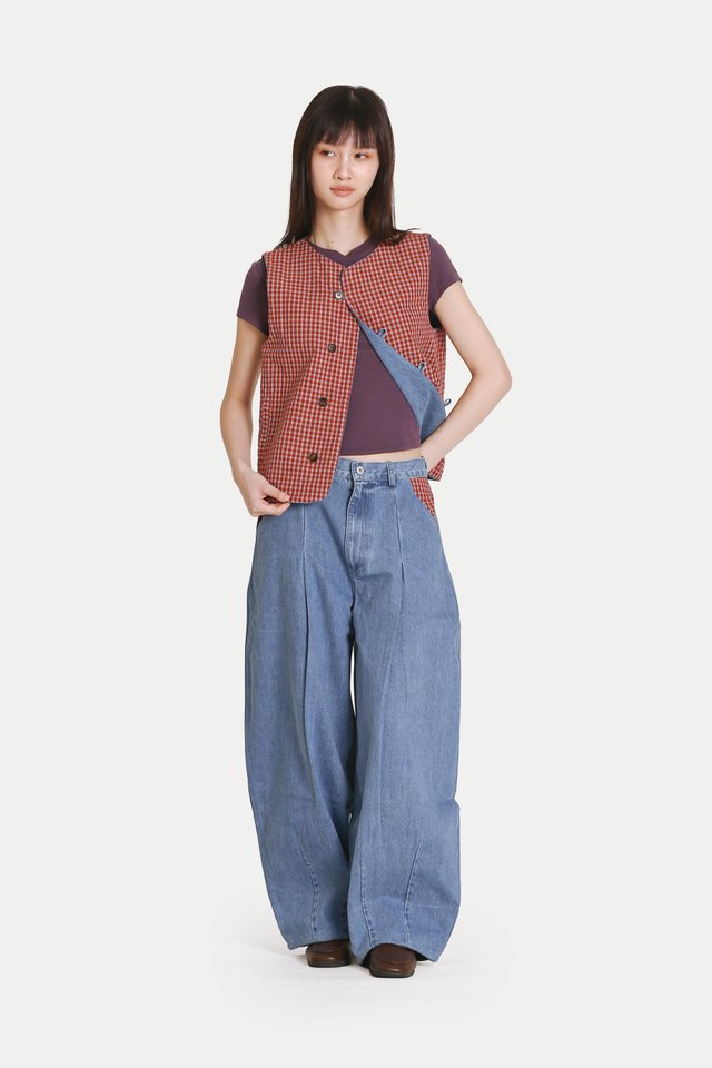 REED DENIM REVERSIBLE VEST IN MID WASH/RED CHECKS