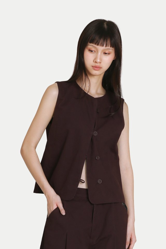 REED TWILL REVERSIBLE VEST IN PLUM/BLACK CHECKS