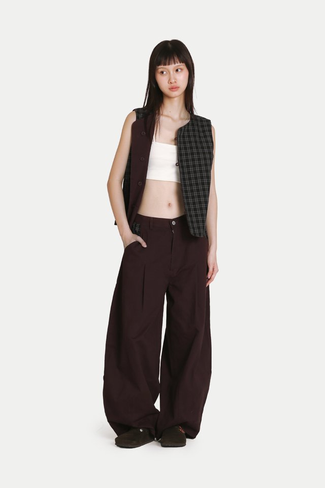 REED TWILL REVERSIBLE VEST IN PLUM/BLACK CHECKS