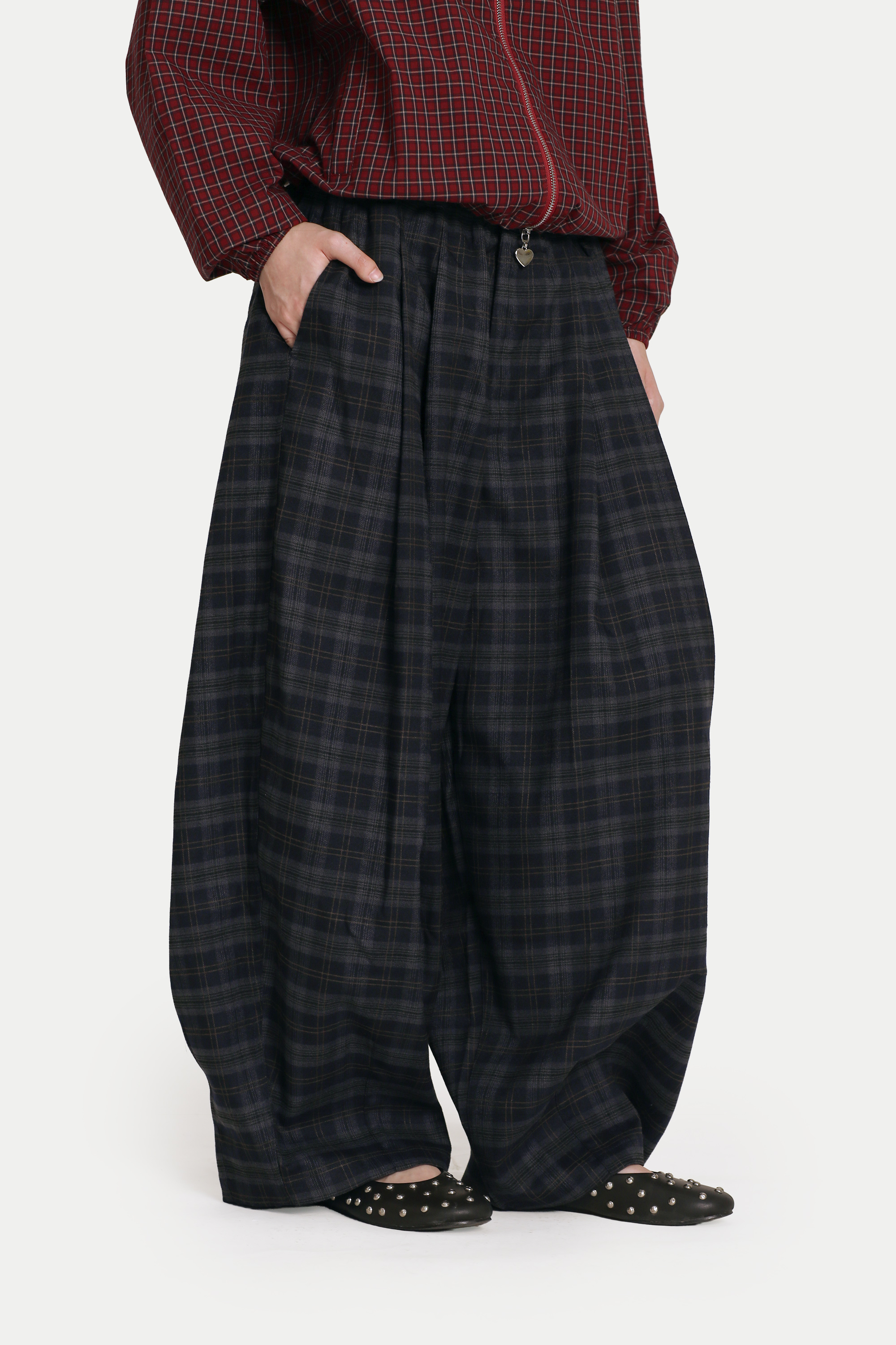 KOUTA PARACHUTE PANTS IN INK CHECKS