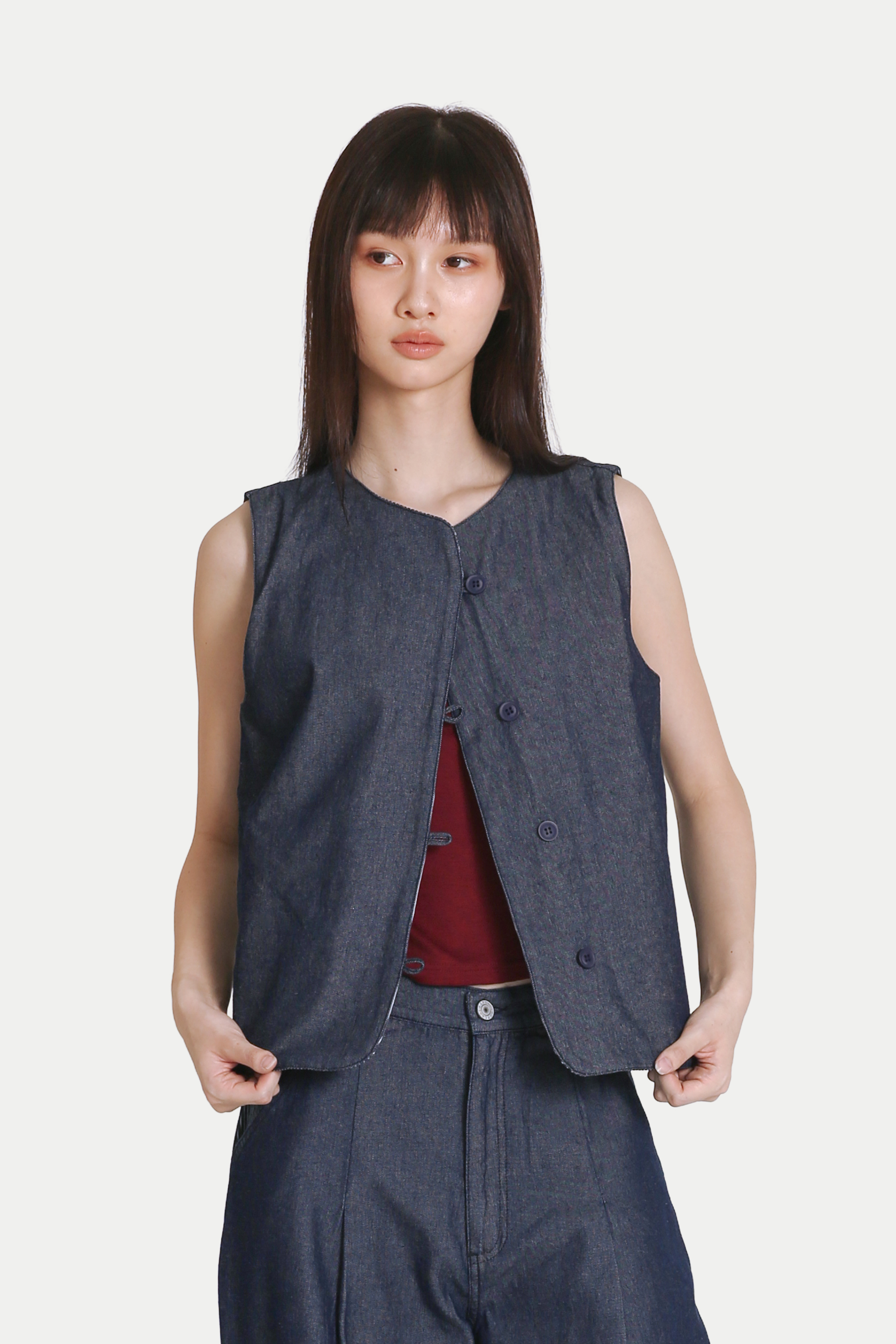 REED DENIM REVERSIBLE VEST IN VINTAGE WASH/HICKORY STRIPE