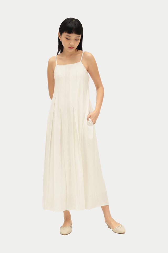 CARIANNE PLEATED DRESS IN WHITE