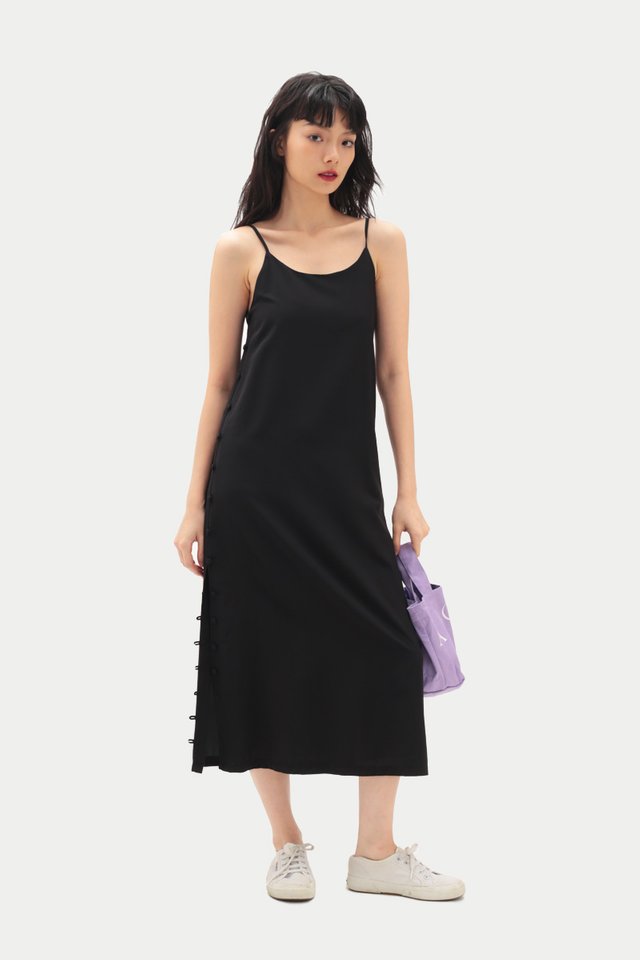 ROMI SIDE BUTTON SPAG DRESS IN BLACK 