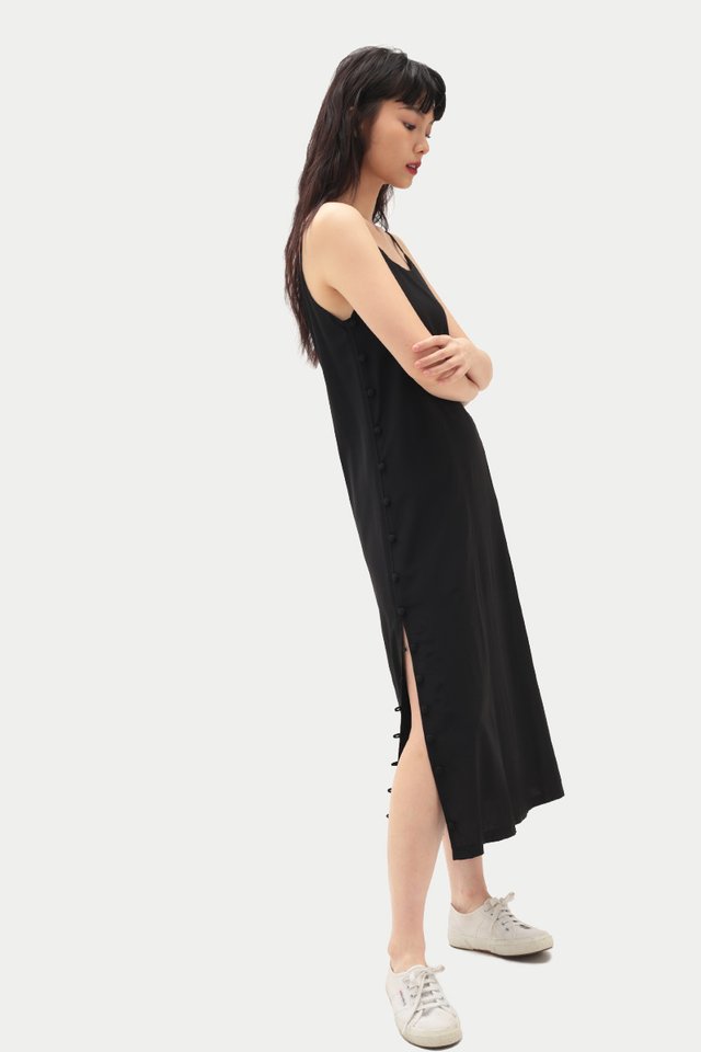 ROMI SIDE BUTTON SPAG DRESS IN BLACK 